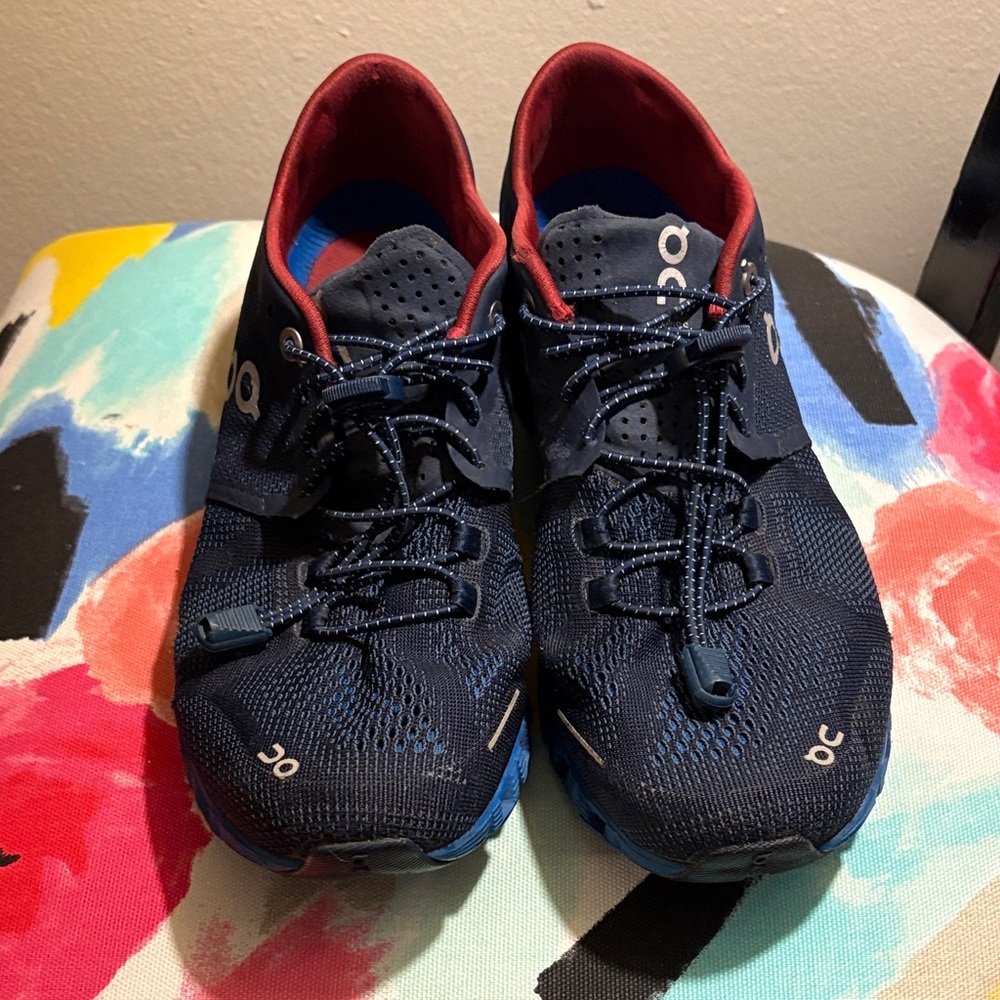 Men’s blue on running shoes